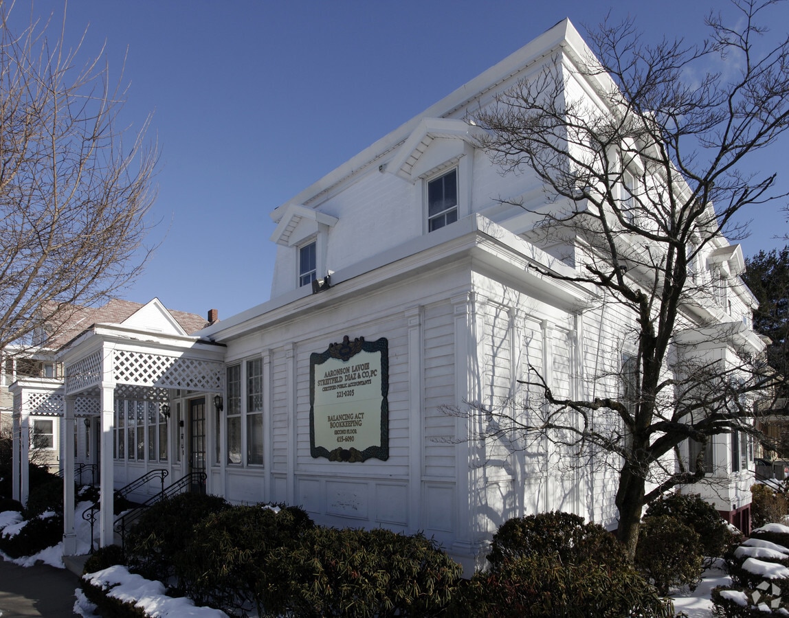 1604 Broad St, Cranston, RI 02905