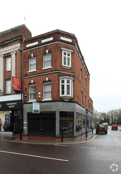 64 High St, Tonbridge for lease - Primary Photo - Image 1 of 3