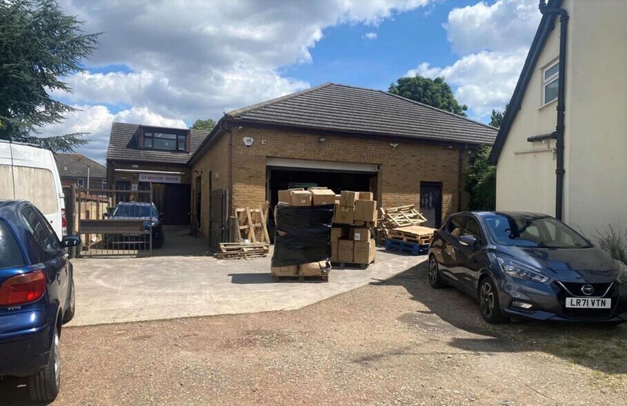 Glade Ln, Southall for sale - Primary Photo - Image 1 of 1