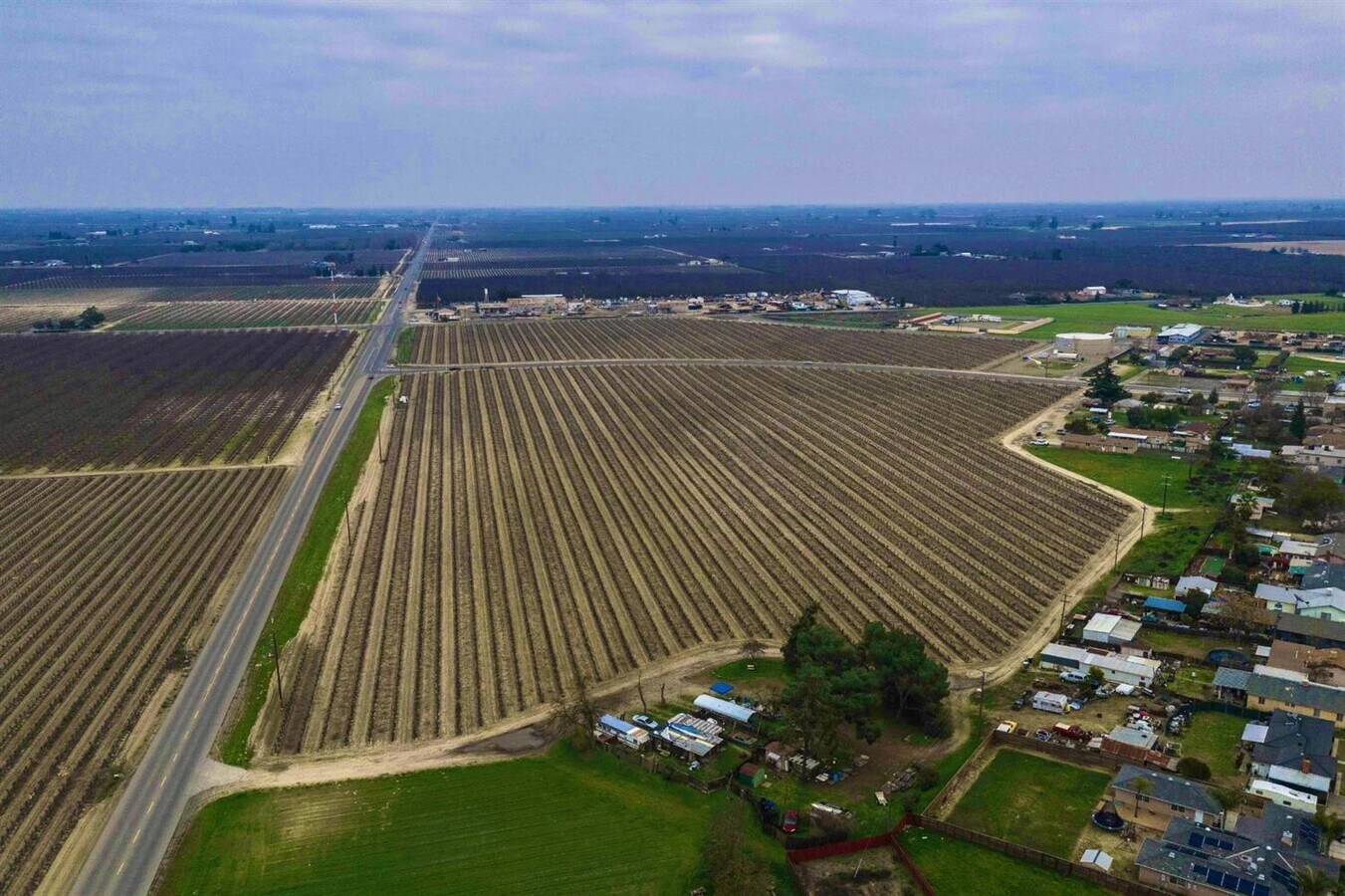 Mountain View Avenues, Caruthers, CA 93609