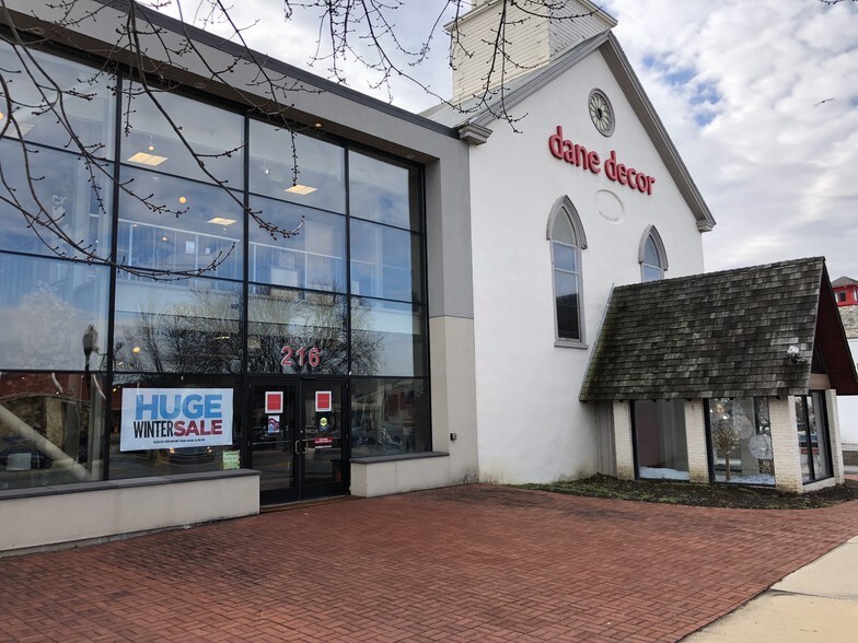 216 E Lancaster Ave Downingtown Pa 19335 Dane Decor Loopnet Com