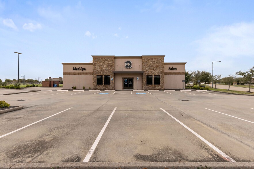 11464 Space Center Blvd, Houston, TX for sale - Building Photo - Image 1 of 3