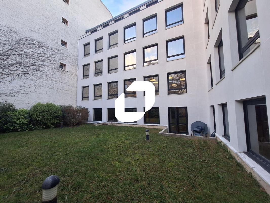 Office in Issy-les-Moulineaux for sale Building Photo- Image 1 of 8