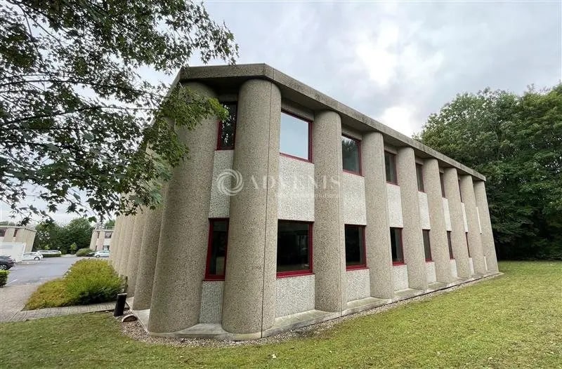Office in Tremblay-en-France for lease Building Photo- Image 1 of 9