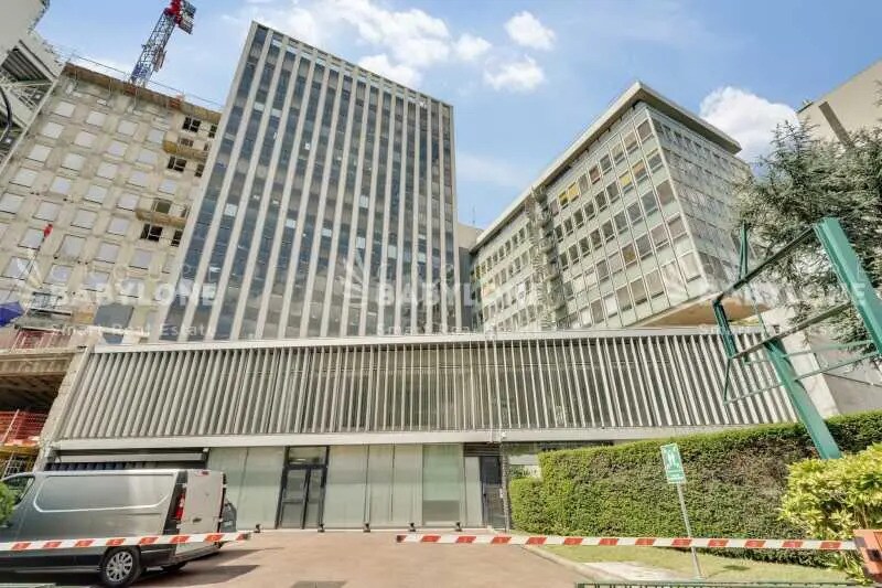 Office in Puteaux for lease - Building Photo - Image 1 of 13