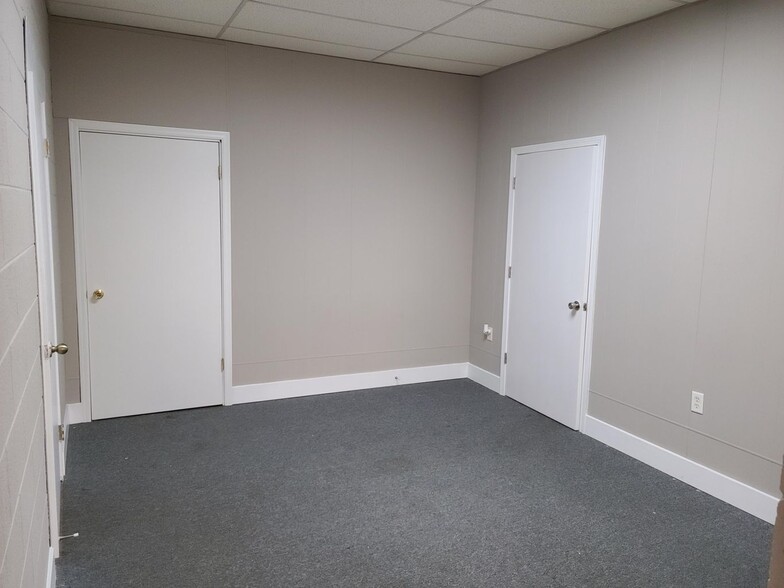 3060 Madison Ave SE, Grand Rapids, MI for lease - Interior Photo - Image 3 of 35