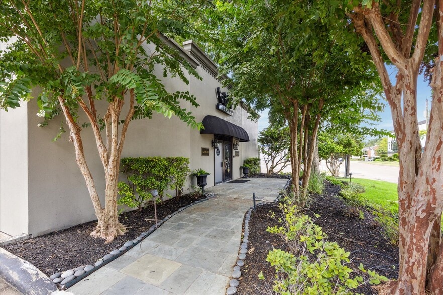 5455 Dashwood Dr, Bellaire, TX for sale - Building Photo - Image 2 of 12