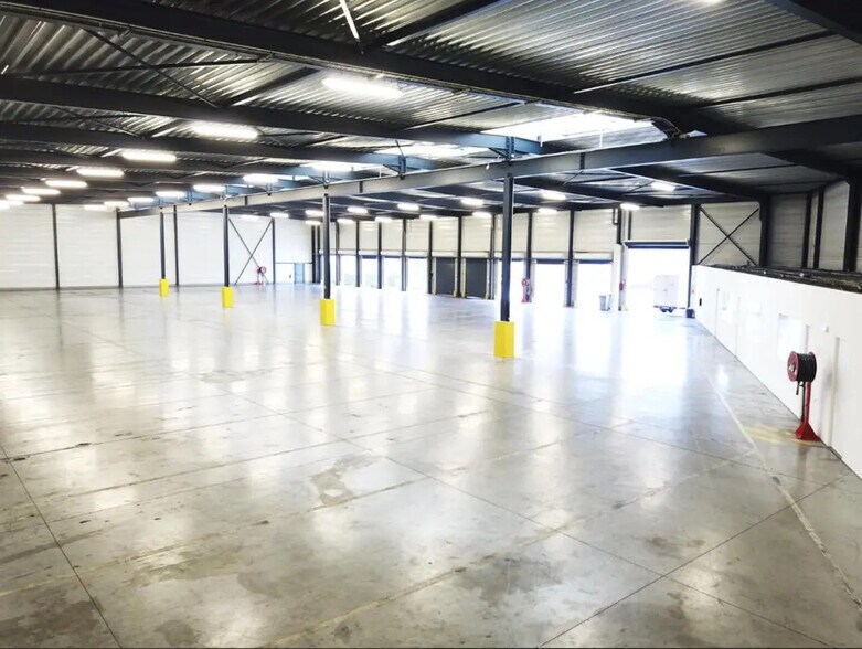Flex in Roncq for lease - Building Photo - Image 3 of 14