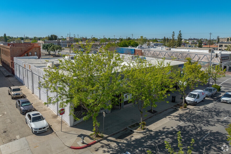 2019-2023 Chester Ave, Bakersfield, CA for lease - Building Photo - Image 2 of 3