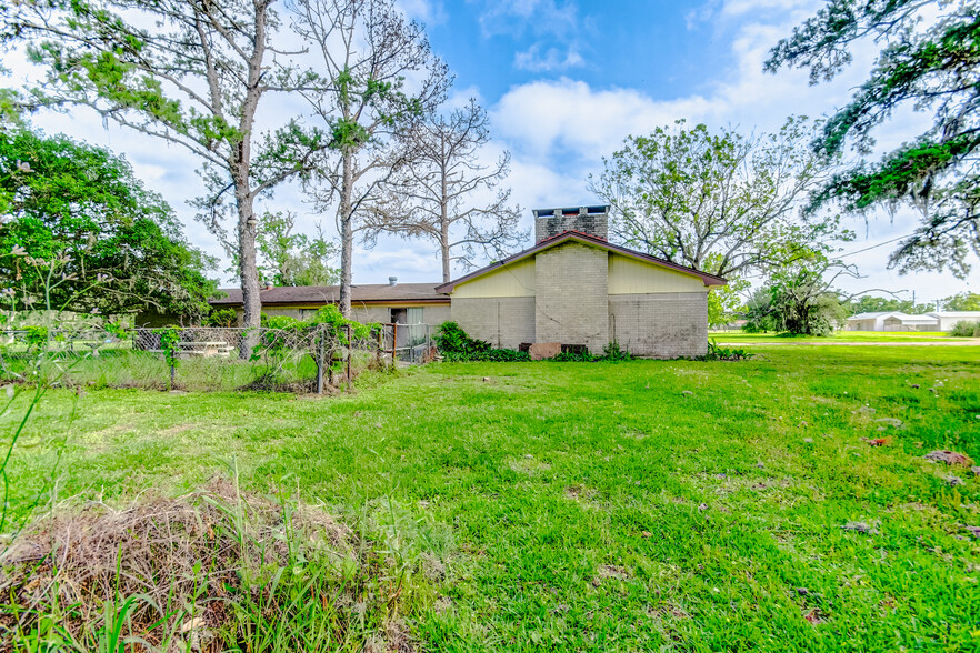 34823 FM 1301, West Columbia, TX for lease - Building Photo - Image 3 of 30