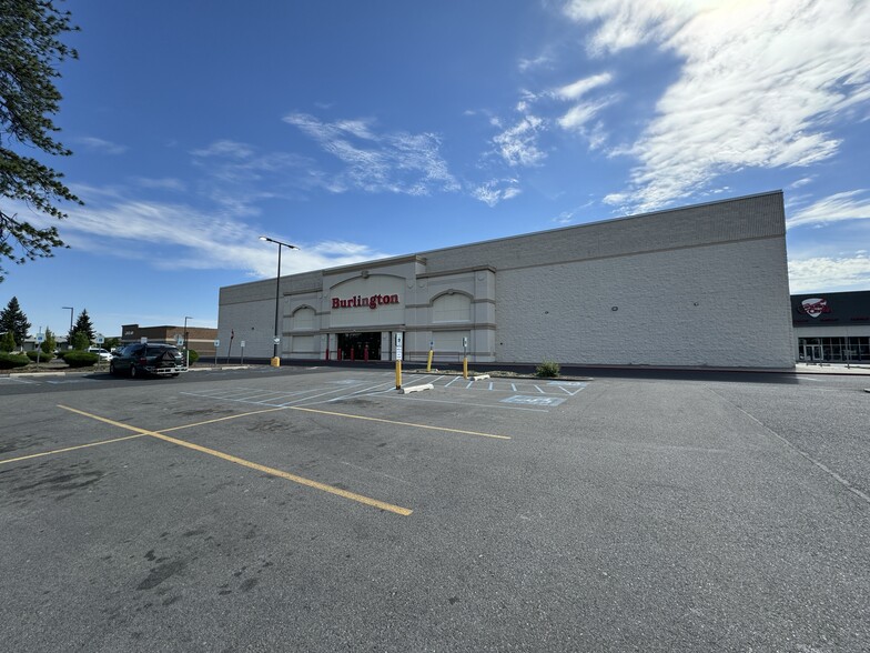 5830 N Division St, Spokane, WA for lease - Building Photo - Image 2 of 11