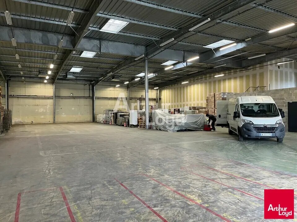 Flex in SAINT-BARTHELEMY-D'ANJOU for lease Interior Photo- Image 1 of 3