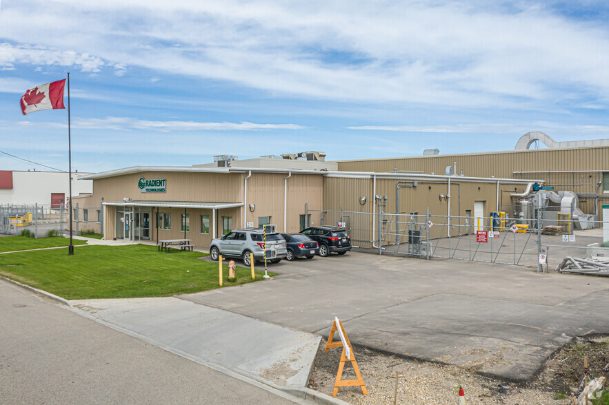 4035 101st St NW, Edmonton, AB for lease - Primary Photo - Image 1 of 5