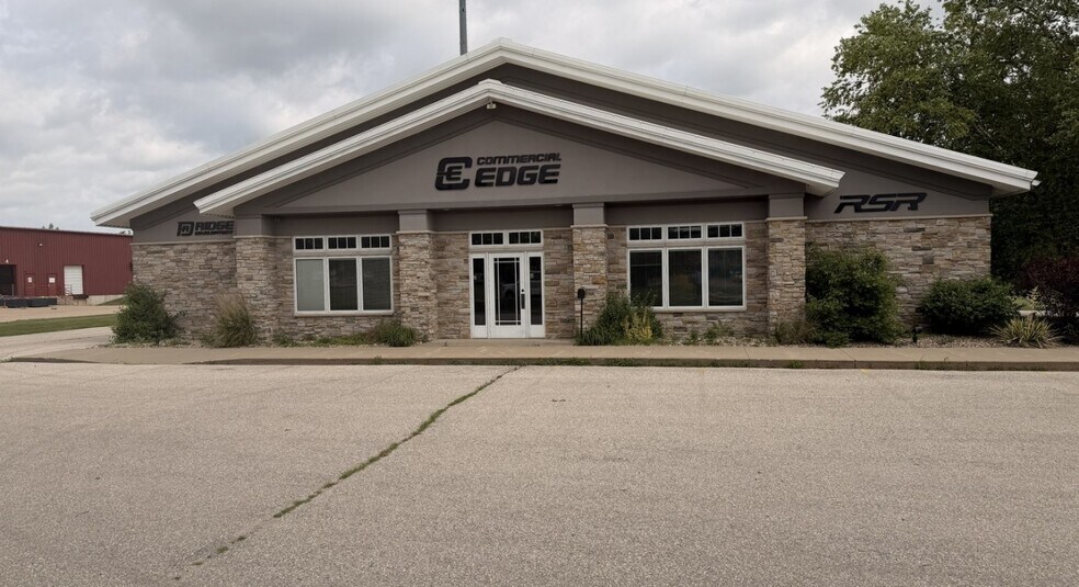 740 Kacena Rd, Hiawatha, IA for sale - Building Photo - Image 3 of 12