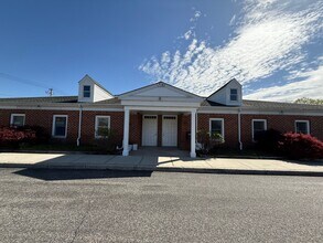 1149 Old Country Rd, Riverhead, NY for lease Building Photo- Image 2 of 9