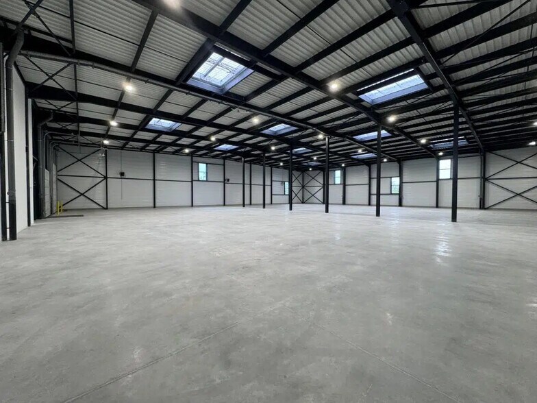 Flex in Colombier-Saugnieu for lease - Building Photo - Image 2 of 11