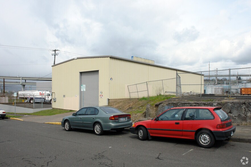 2310 N Albina Ave, Portland, OR for lease - Primary Photo - Image 1 of 6