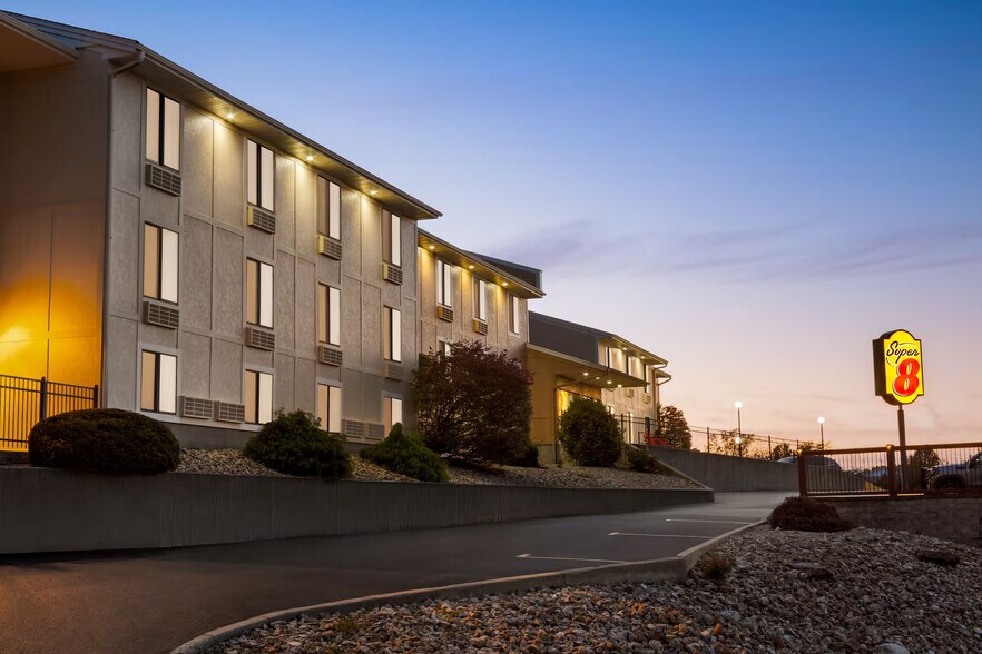 120 Huckleberry Heights Dr, Hannibal, MO for sale - Building Photo - Image 1 of 1