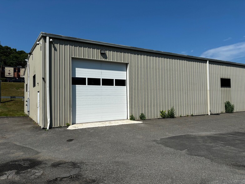 99 Brookside Rd, Waterbury, CT for lease - Primary Photo - Image 1 of 2