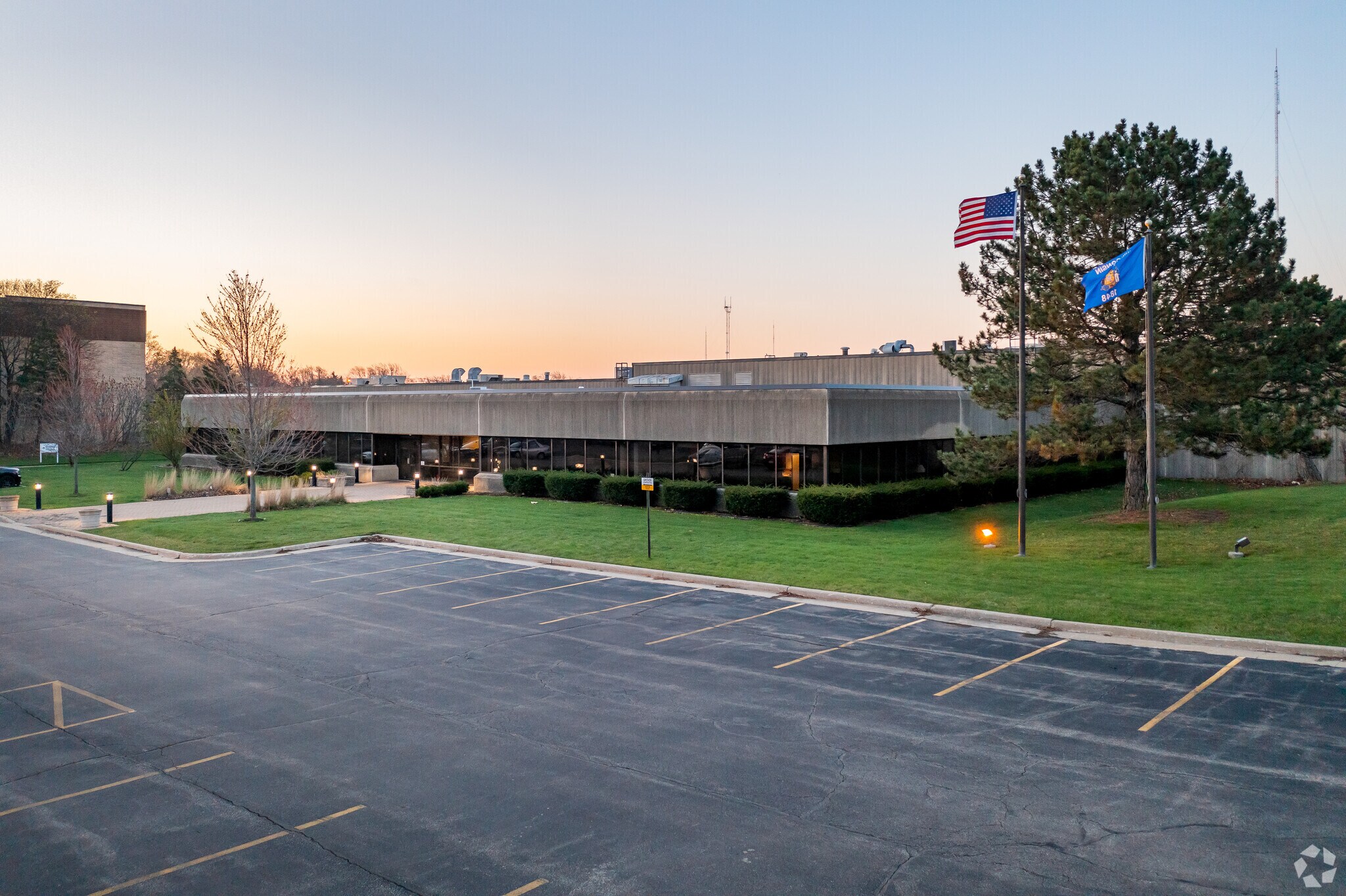 5730 N Glen Park Rd, Glendale, WI for sale Primary Photo- Image 1 of 1