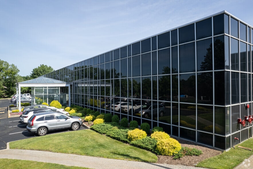 535 E Crescent Ave, Ramsey, NJ for lease - Primary Photo - Image 1 of 5