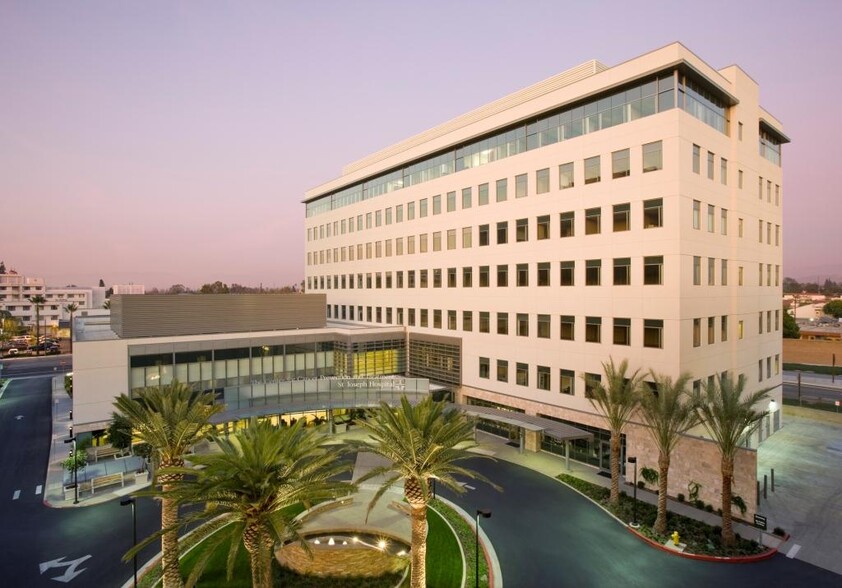 1010 W La Veta Ave, Orange, CA for lease - Building Photo - Image 1 of 1