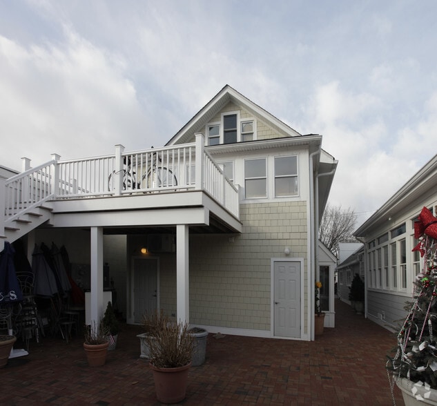 64 Jobs Ln, Southampton, NY for lease - Building Photo - Image 2 of 14