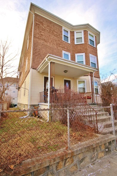 236 4th Ave, Woonsocket, RI for sale - Primary Photo - Image 1 of 1