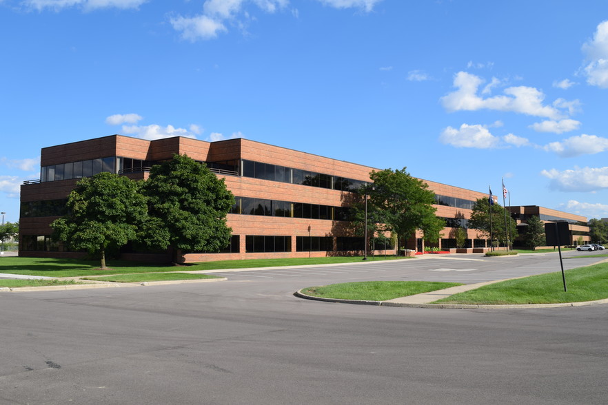 1650-1875 Research Dr, Troy, MI for lease - Building Photo - Image 1 of 9