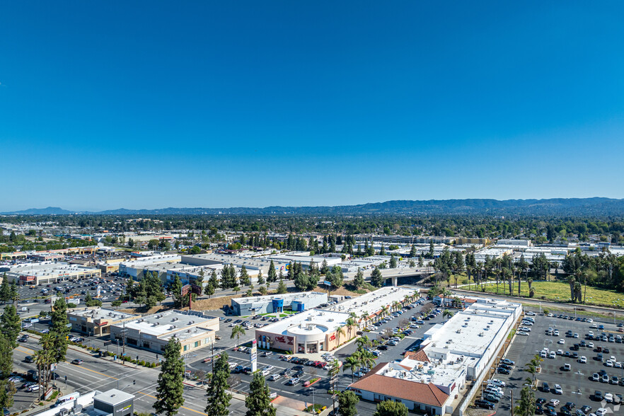 19510-19530 Nordhoff Pl, Northridge, CA for lease - Building Photo - Image 2 of 13