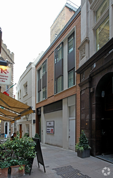 Lovat Lane portfolio of 2 properties for sale on LoopNet.com - Primary Photo - Image 1 of 2