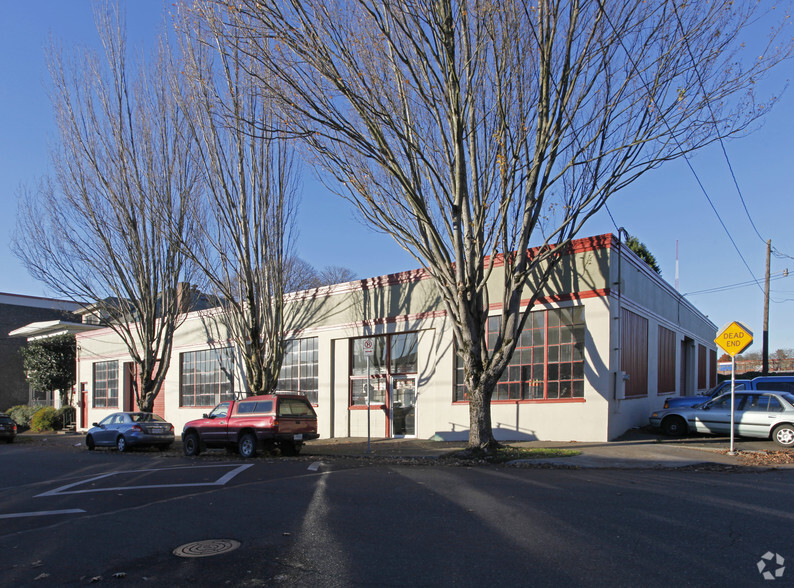 1321 NE Davis St, Portland, OR for lease - Primary Photo - Image 1 of 21