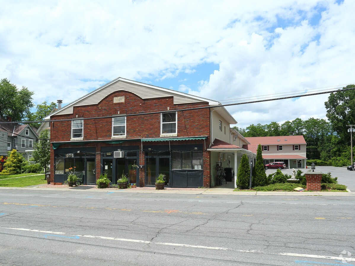 333 Delaware Ave, Delmar, NY 12054