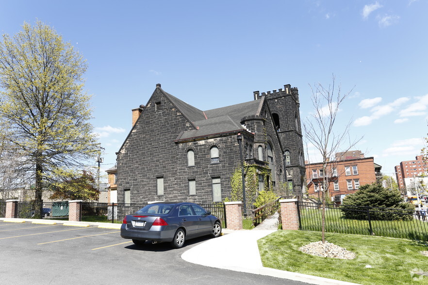 486 S Graham St, Pittsburgh, PA for sale - Building Photo - Image 1 of 1