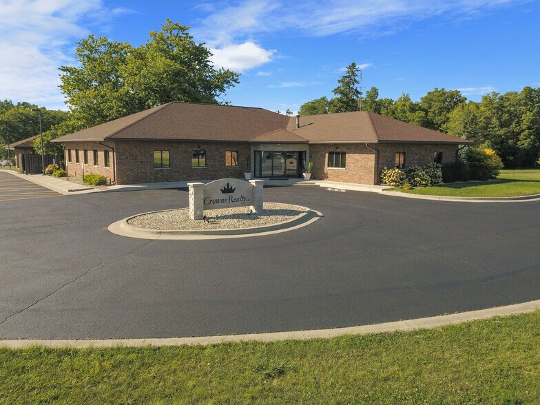 2002 Fox Creek Rd, Bloomington, IL 61701