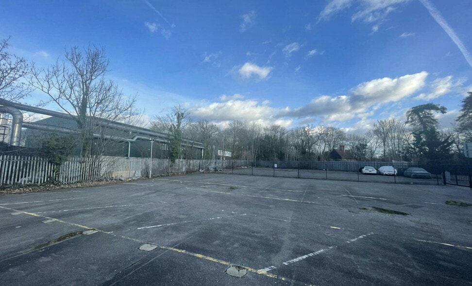 Tolpits Ln, Watford for lease - Building Photo - Image 1 of 4