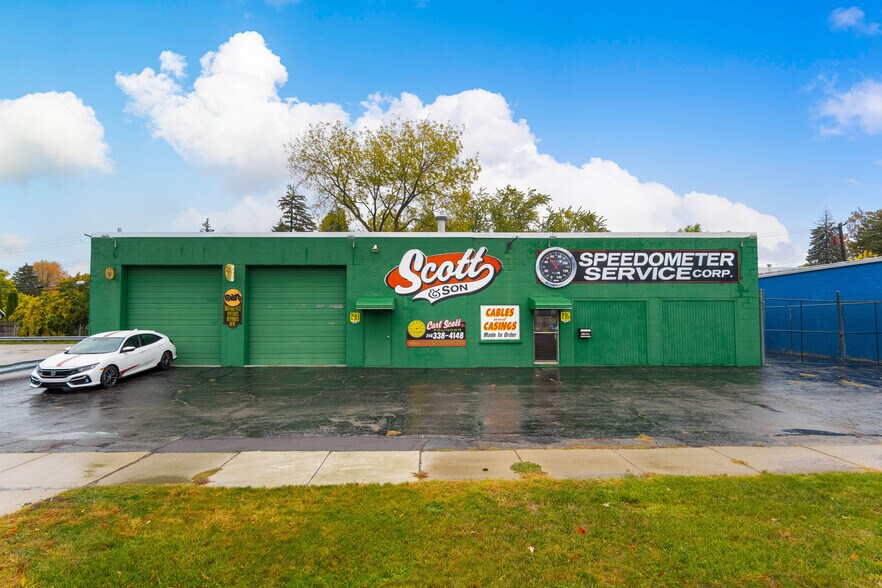 196 W Walton Blvd, Pontiac, MI 48340