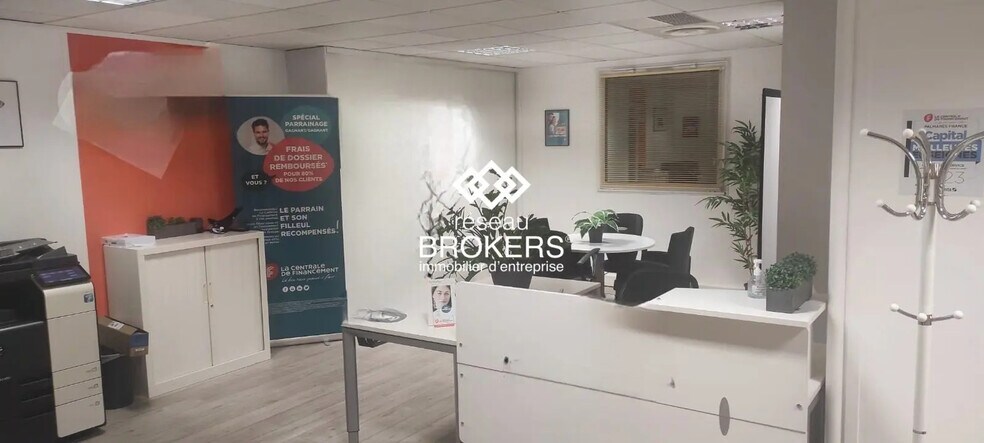 Office in Avignon for lease - Interior Photo - Image 2 of 4