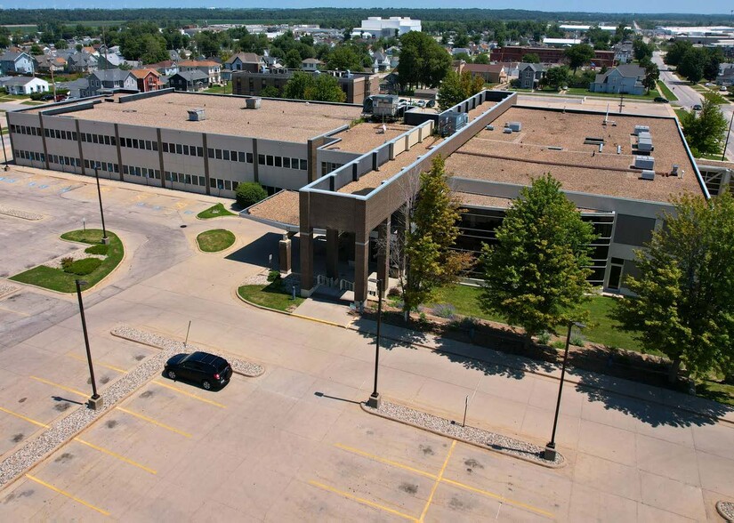 312 E Main St, Marshalltown, IA for sale - Building Photo - Image 1 of 6