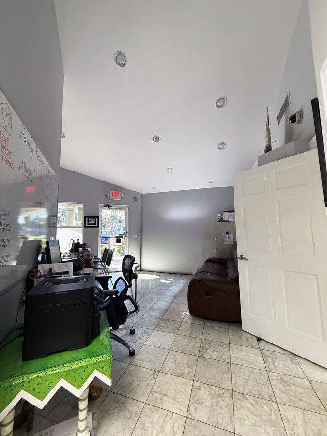 6120 Winkler Rd, Fort Myers, FL 33919 - Unit J -  - Interior Photo - Image 1 of 5