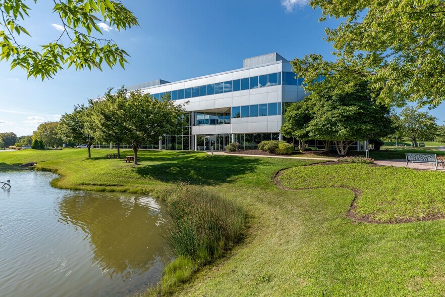 55 Valley Stream Pky, Malvern, PA for lease - Building Photo - Image 1 of 6