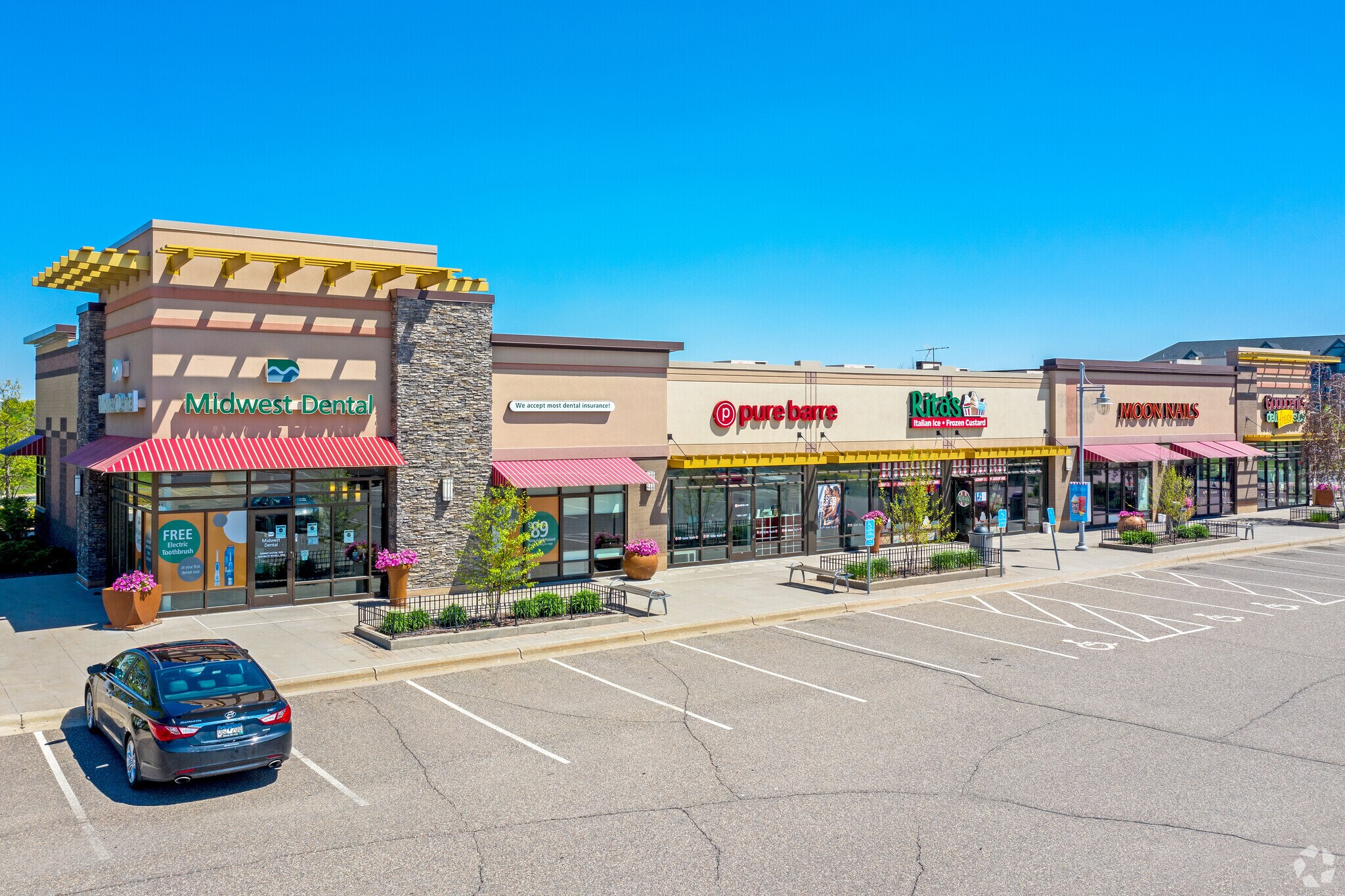 15594 Pilot Knob Rd, Apple Valley, MN for sale Primary Photo- Image 1 of 1