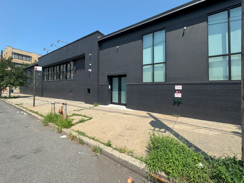 65-87 Porter Ave, Brooklyn, NY for lease - Primary Photo - Image 2 of 4