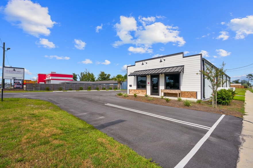 1519 Ohio Ave, Lynn Haven, FL for lease - Building Photo - Image 3 of 9