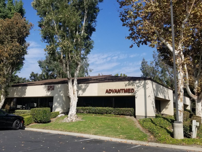 1751 E Garry Ave Santa Ana Ca 92705 Property Record Loopnet Com