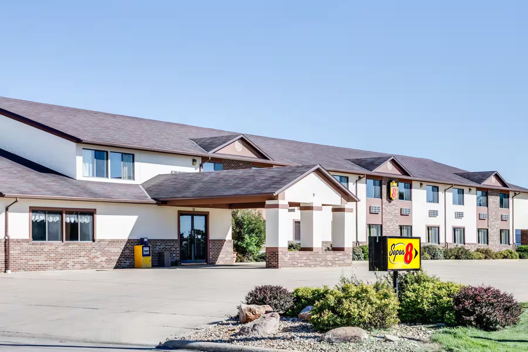 210 10th St SE, Oelwein, IA 50662