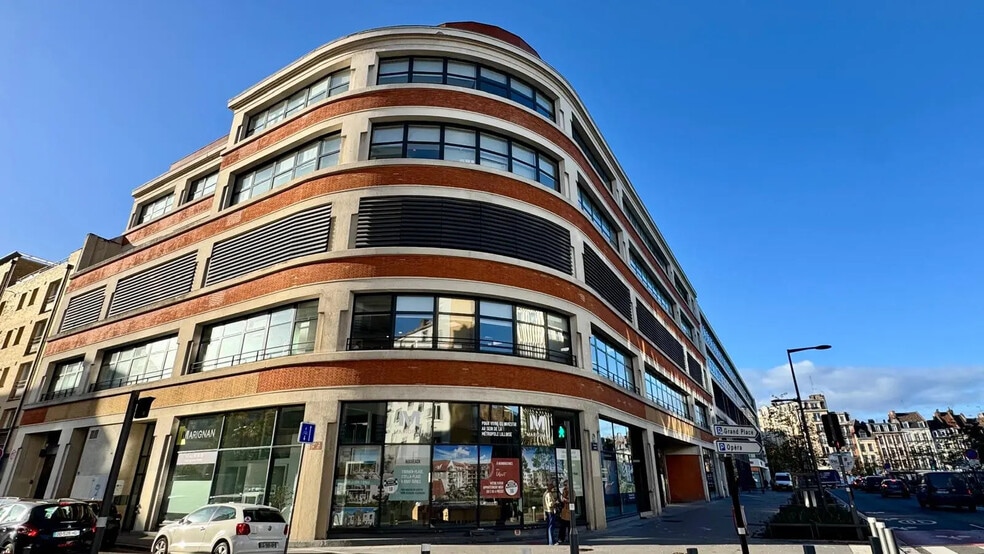 Office in Lille for lease - Building Photo - Image 1 of 8