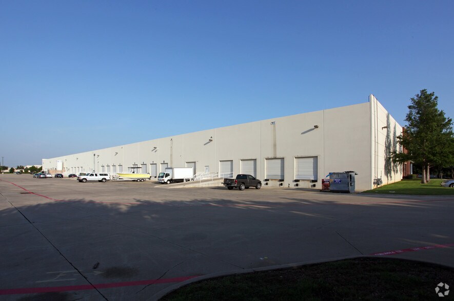 1645 Wallace Dr, Carrollton, TX for lease - Building Photo - Image 3 of 15