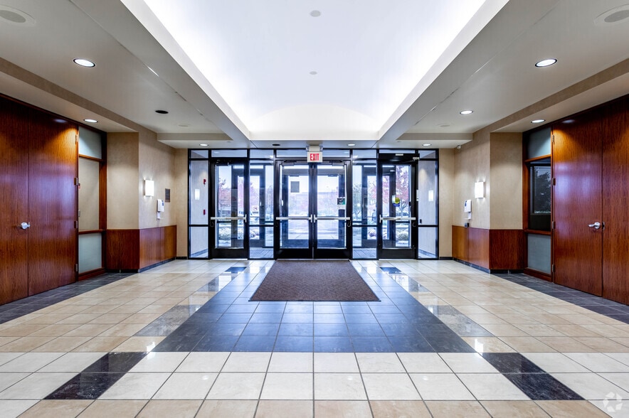12980 Foster St, Overland Park, KS for lease - Lobby - Image 2 of 5