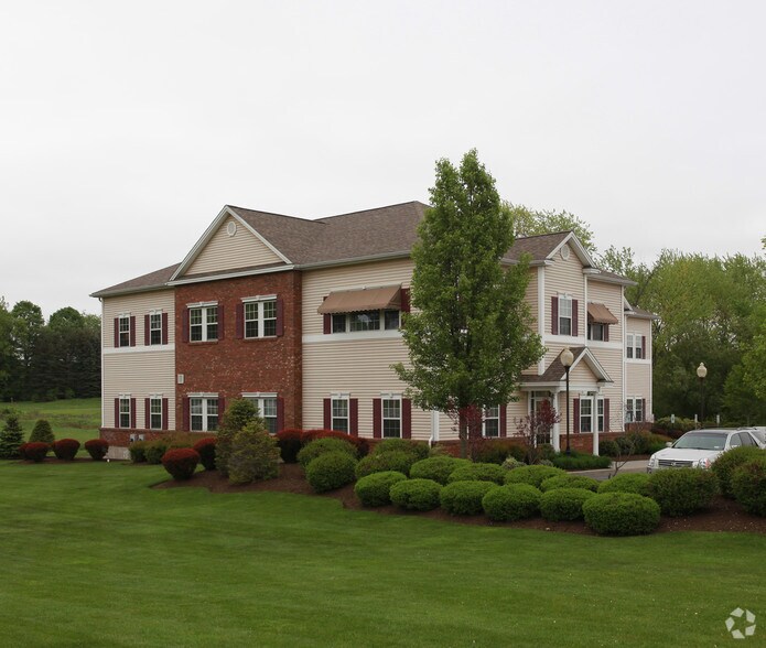 536 Bay Rd, Queensbury, NY for sale - Primary Photo - Image 1 of 1